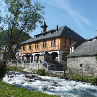 halle-mairie Arreau