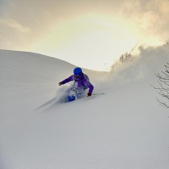 ski dans la poudreuse Peyragudes