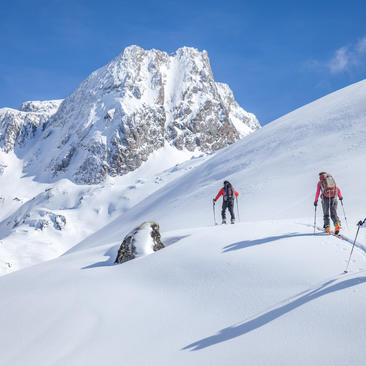 Enjoy ski touring in the Pyrenees